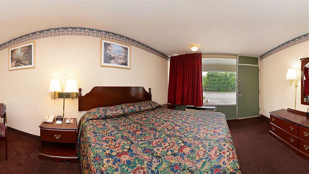 Red Carpet Inn & Suites Carneys Point/Wilmington Екстер'єр фото