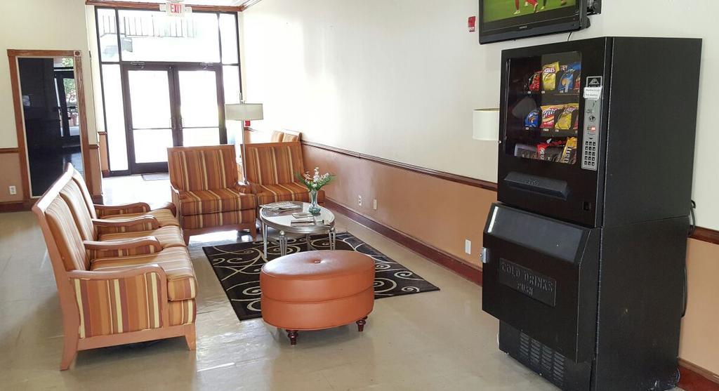 Red Carpet Inn & Suites Carneys Point/Wilmington Екстер'єр фото
