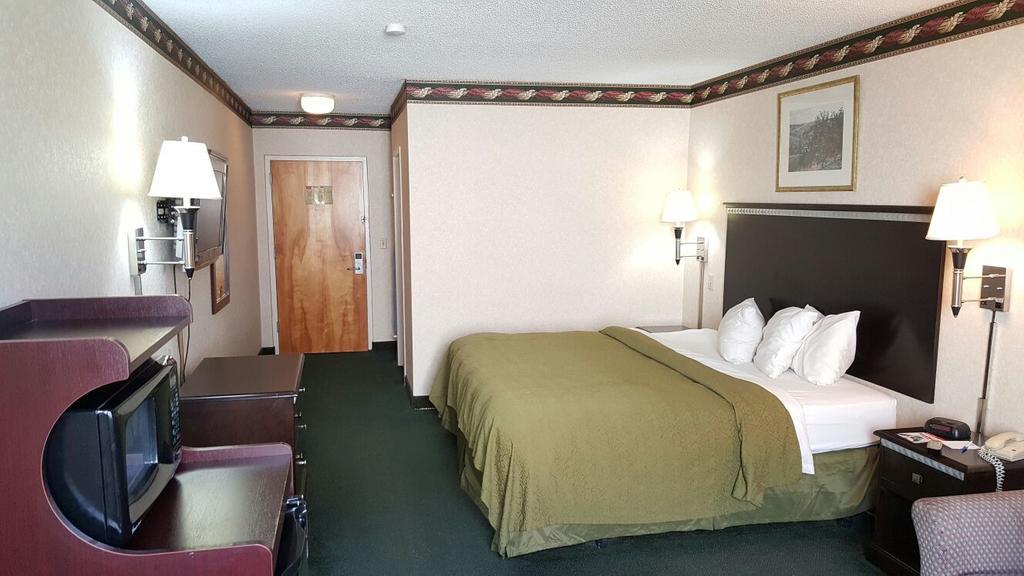 Red Carpet Inn & Suites Carneys Point/Wilmington Екстер'єр фото