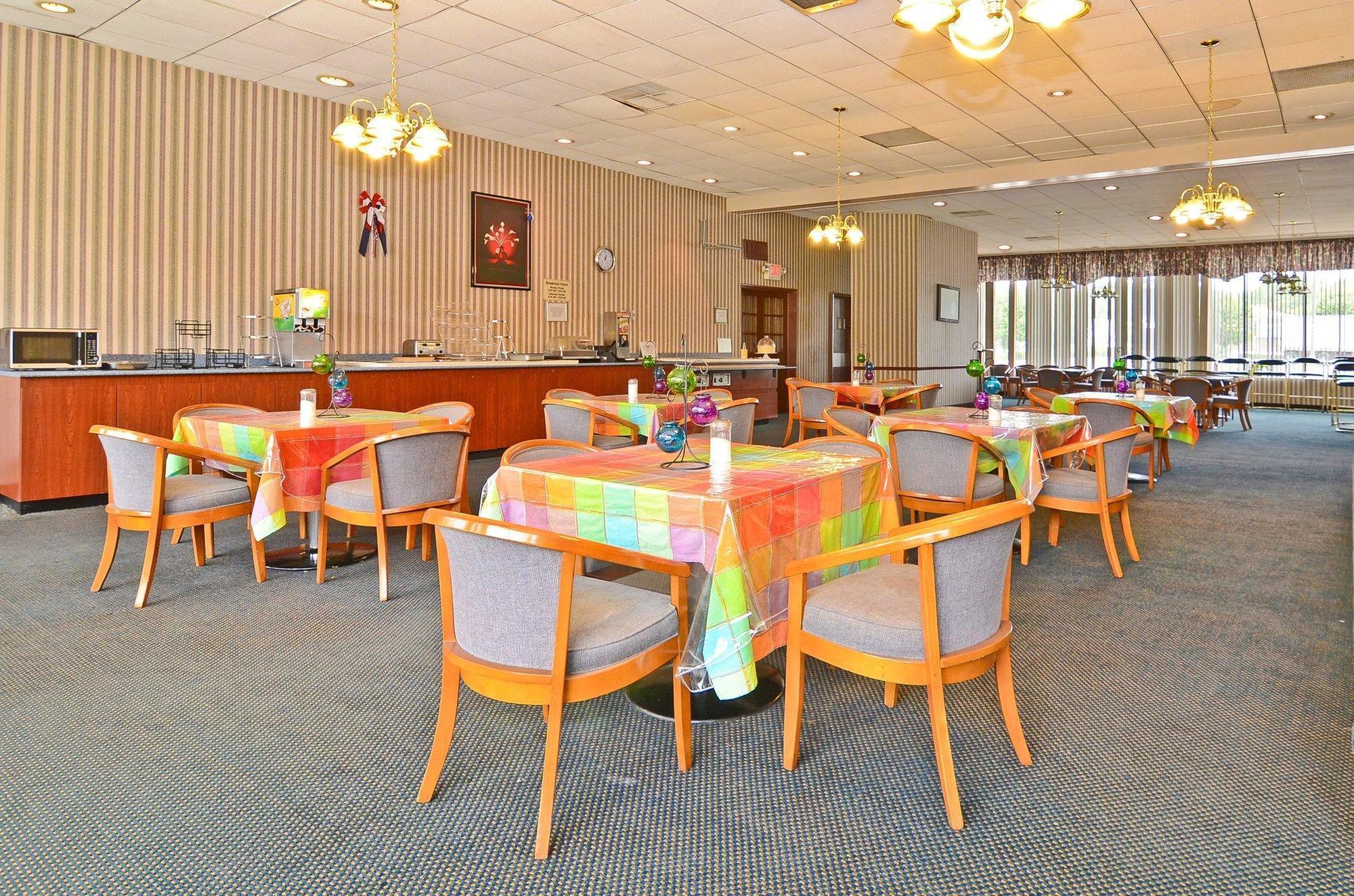 Red Carpet Inn & Suites Carneys Point/Wilmington Екстер'єр фото