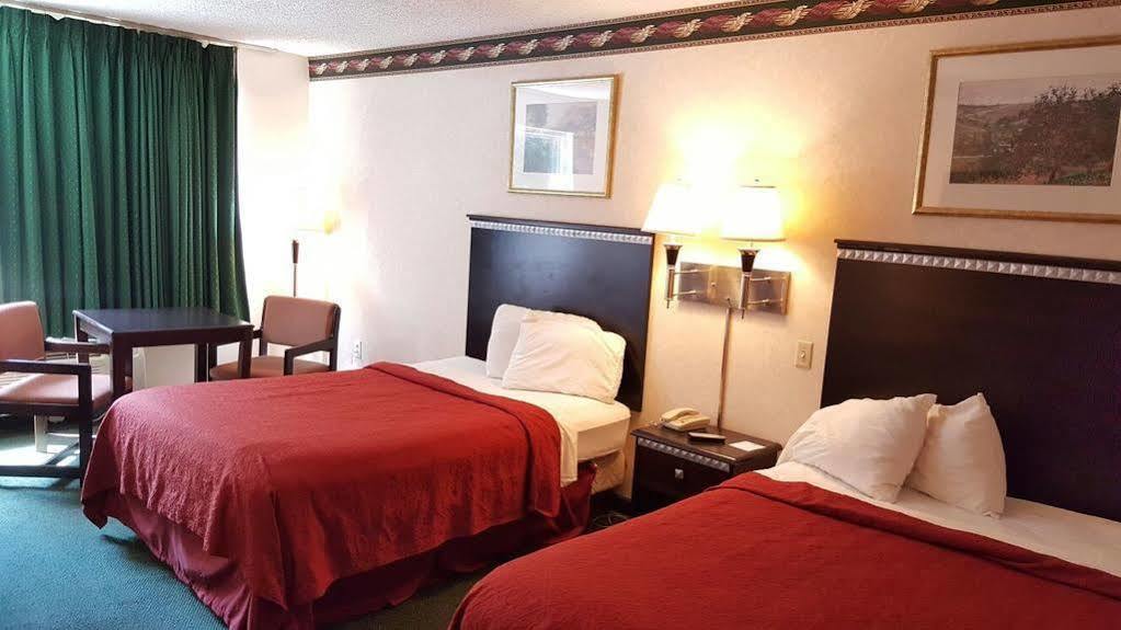 Red Carpet Inn & Suites Carneys Point/Wilmington Екстер'єр фото